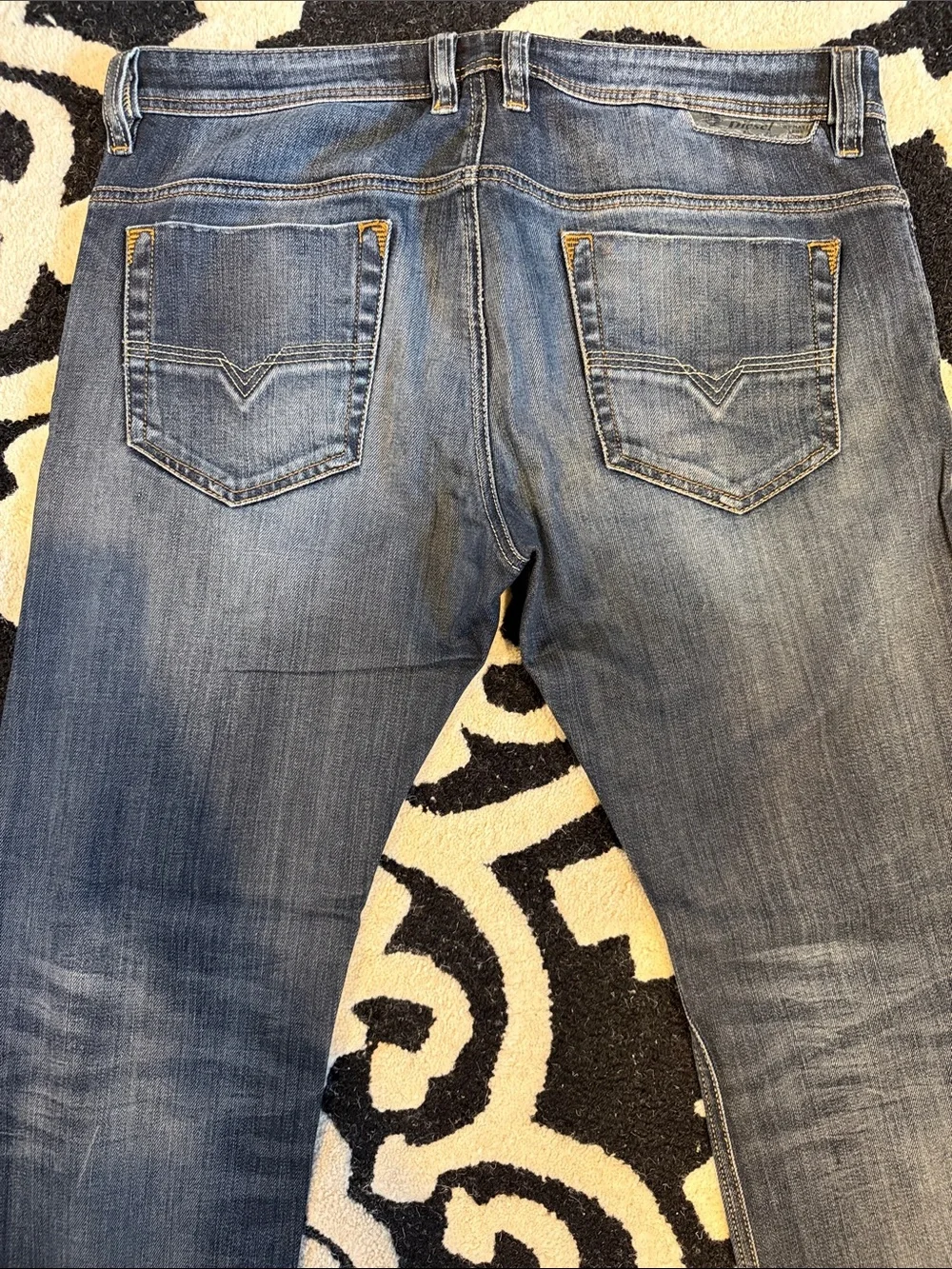 Mens Diesel Straight Leg Jeans in Medium Wash Blue- 33x30 (Safado) - Picture 6 of 11